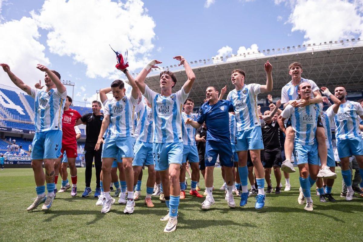 Funes celebraba en mayo pasado el ascenso a Segunda RFEF con el filial malaguista.