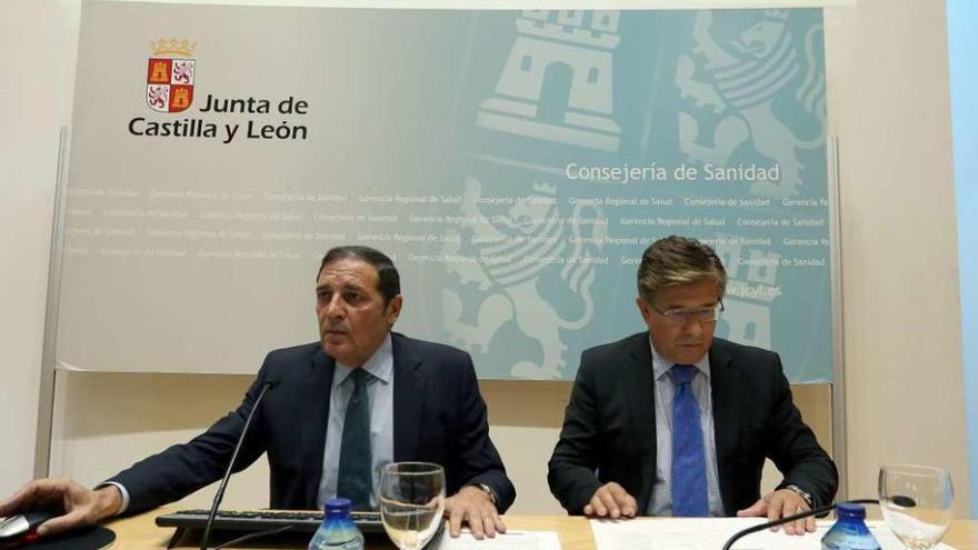 Aguado y el gerente de Sacyl, Rafael López, presentan el portal.