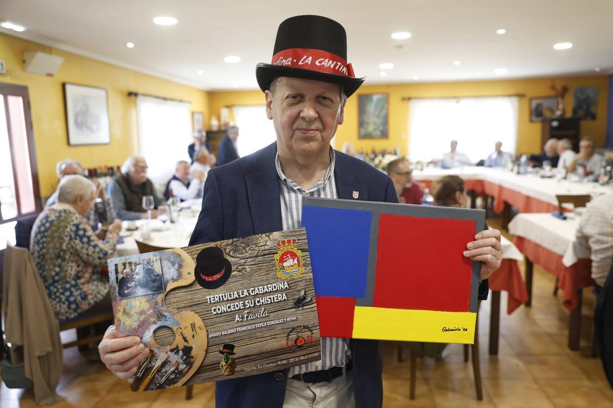 Soto del Barco. En el restaurante Piemonte de Carcedo Entrega del premio Chistera de la tertulia La Gabardina a Favila