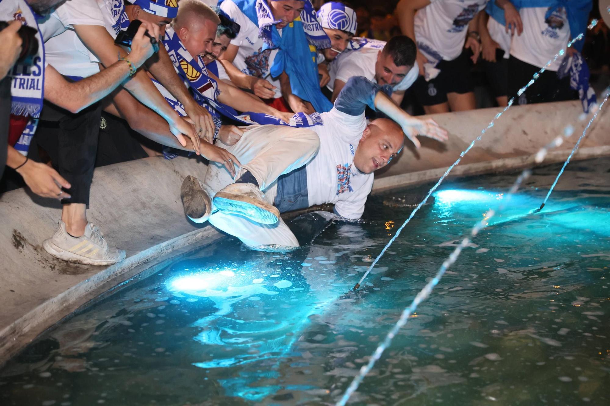 EN IMÁGENES: Locura en las calles de Avilés por el ascenso