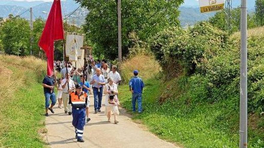 Un voluntari de la nova entitat a la processó de la Mare de Déu de Queralt de la Valldan, el setembre