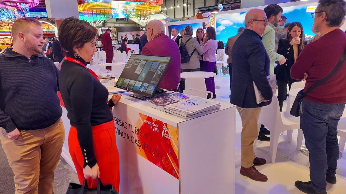 La Guía se expone en el stand de la Comunitat Valenciana en Fitur 2023.