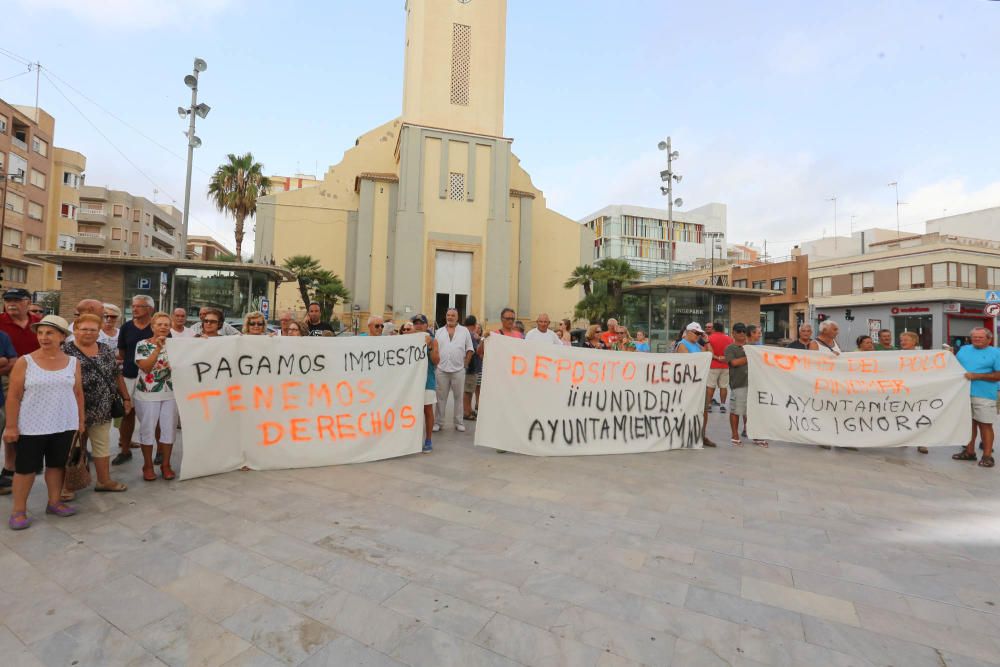 Concentración de protesta en Guardamar.