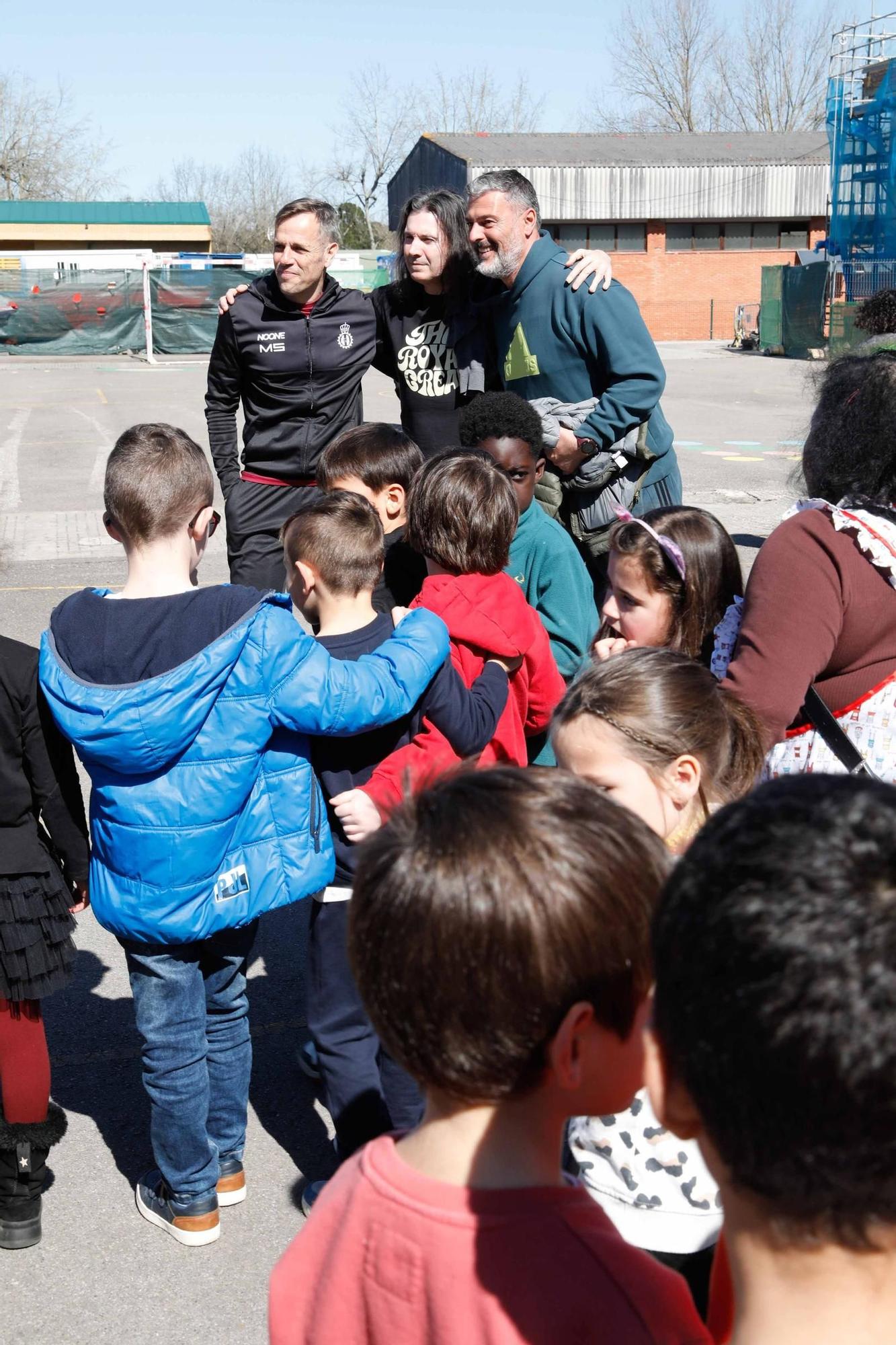 EN IMÁGENES: Así ha sido la visita del Avilés al colegio Marcelo Gago