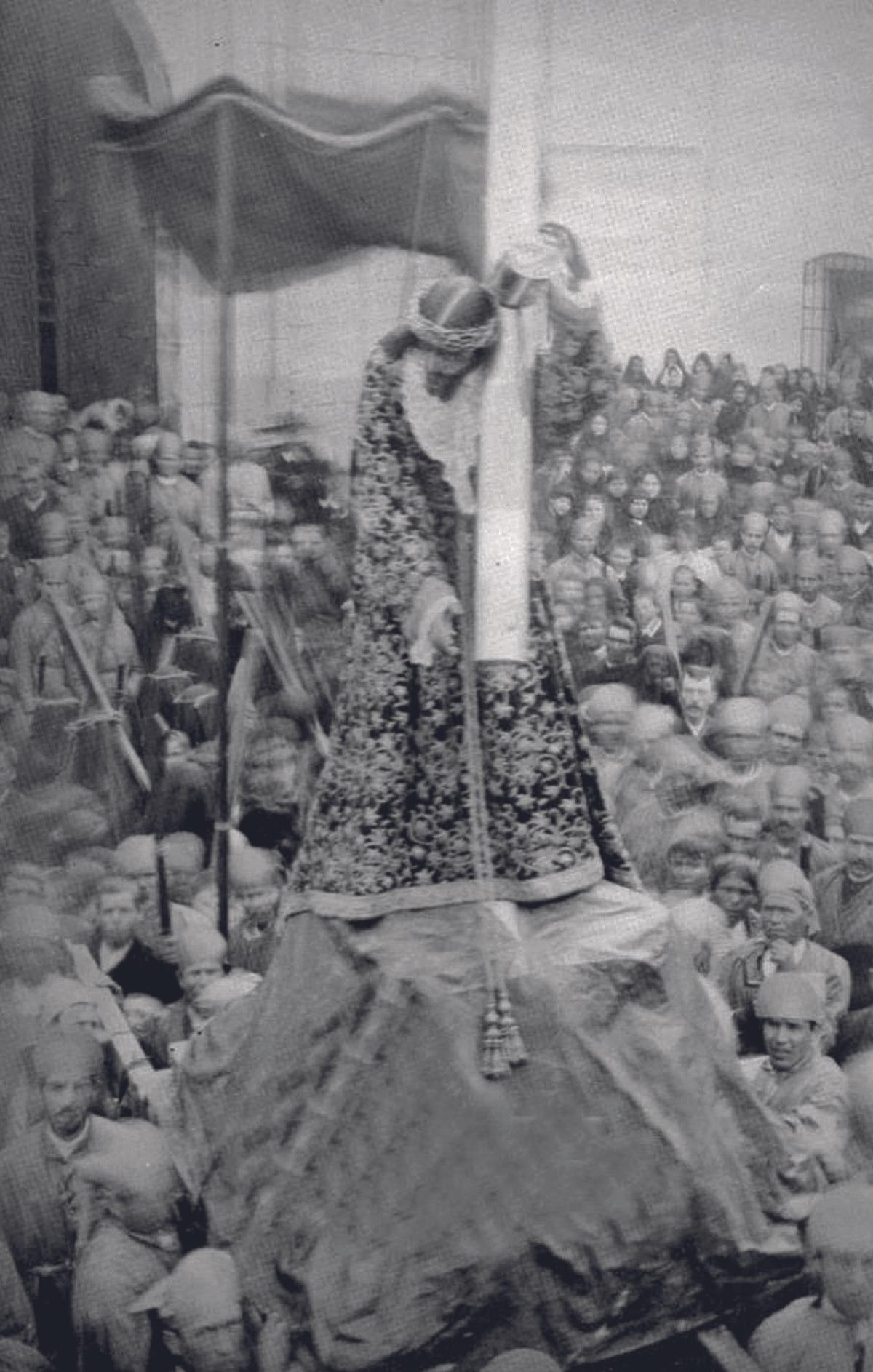 Lucena. Jesús Nazareno con palio de respeto, en una imagen de los años veinte del pasado siglo.
