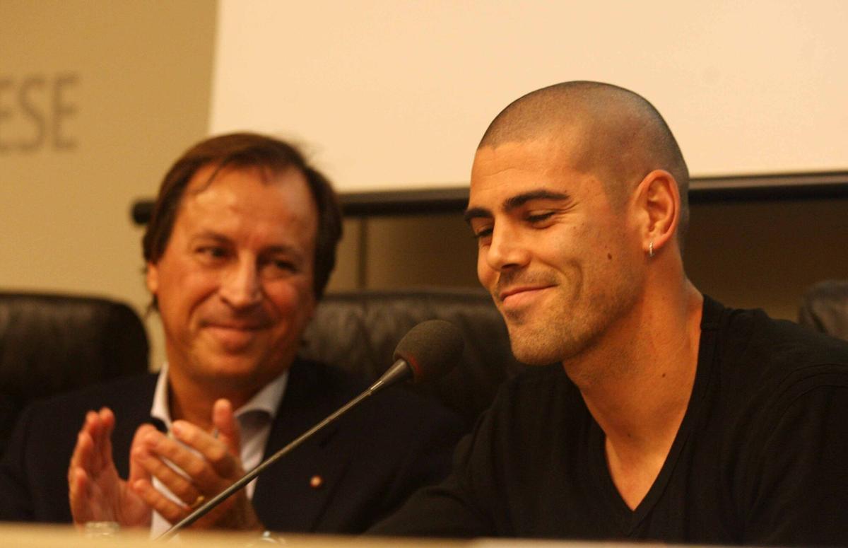 Gabriel Masfurroll y Víctor Valdés en la presentación de uno de los libros del exdirigente.