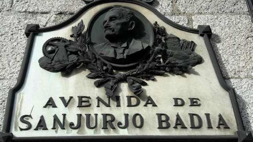 Placa histórica de Sanjurjo Badía. // FdV