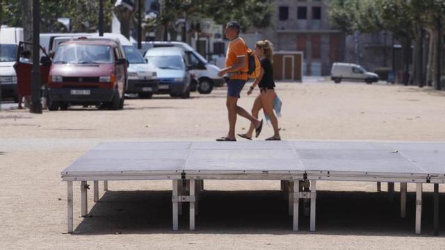 La part central del passeig del Mar que acollirà a partir d'avui les barraques i els concerts de la Festa Major · Marc Martí