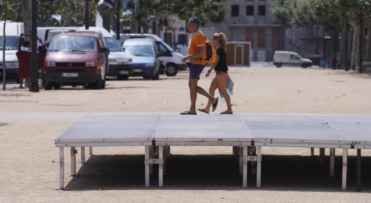 La part central del passeig del Mar que acollirà a partir d'avui les barraques i els concerts de la Festa Major · Marc Martí