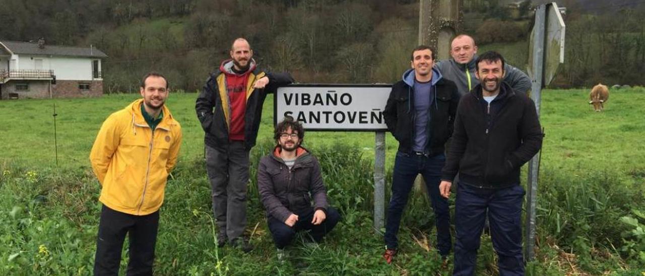 Ángel Rey, Roberto Tárano, Vidal Coro, Manuel Paz, Francisco Vega y José Sánchez, ayer, en Vibañu.