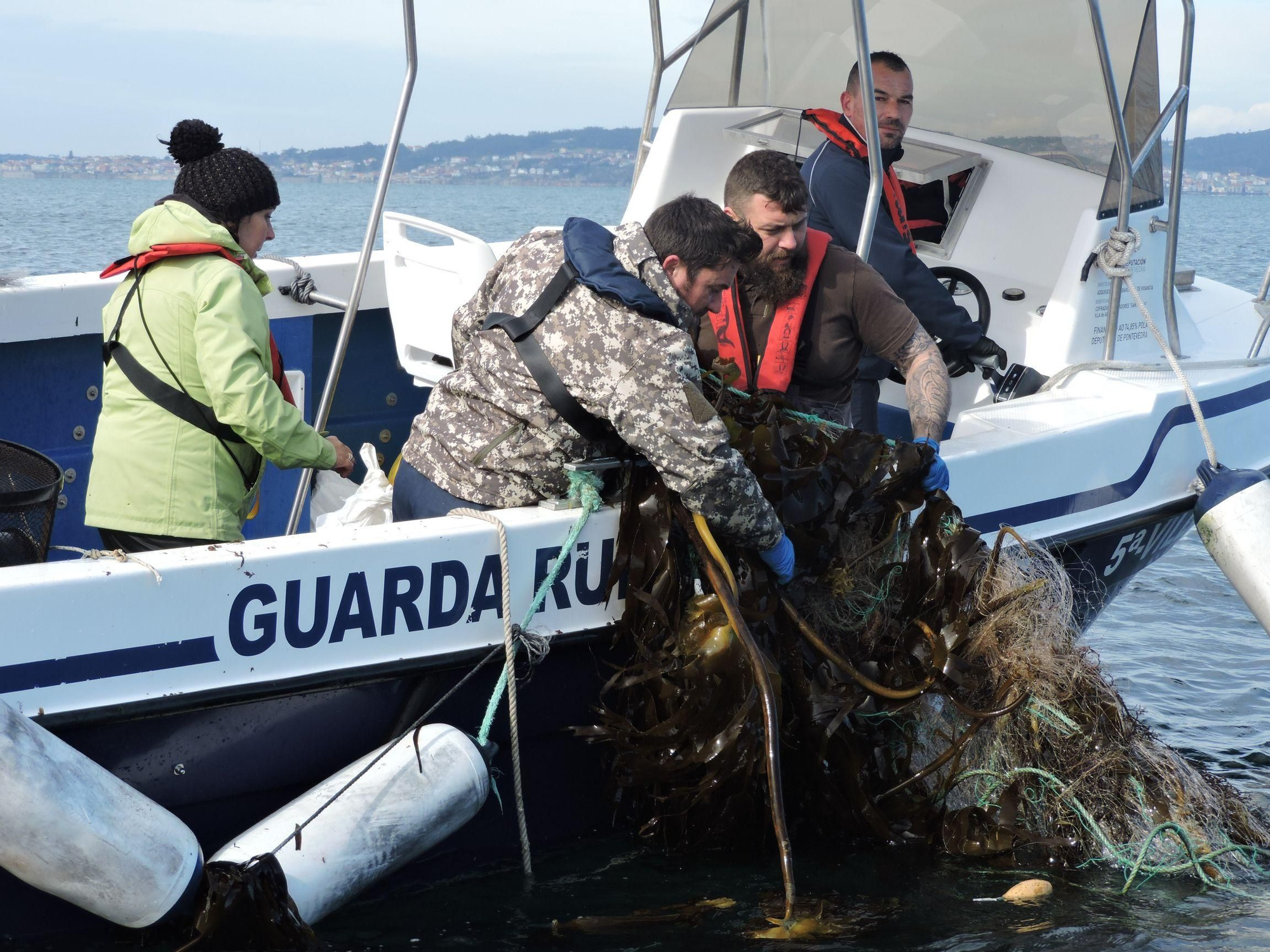 Así se lucha contra la basura marina en Areoso