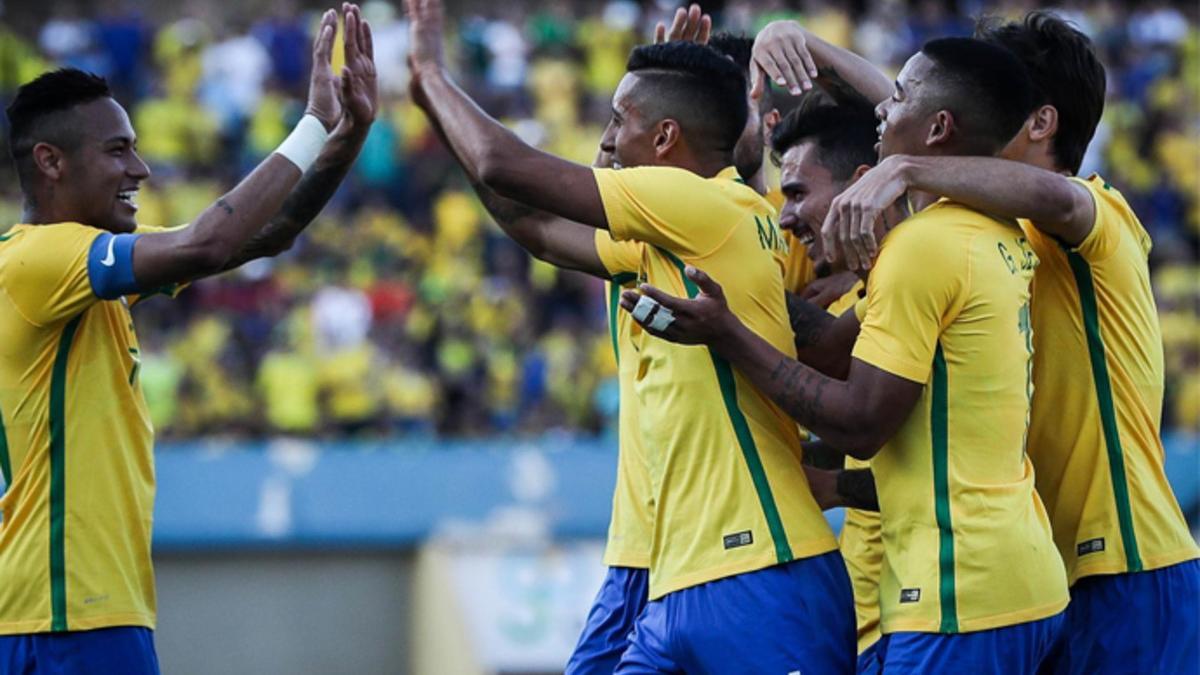 Neymar celebra el gol de Marquinhos