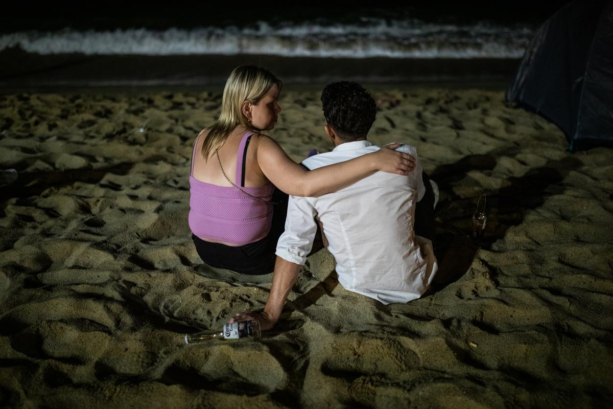 La revetlla torna a la platja a Barcelona