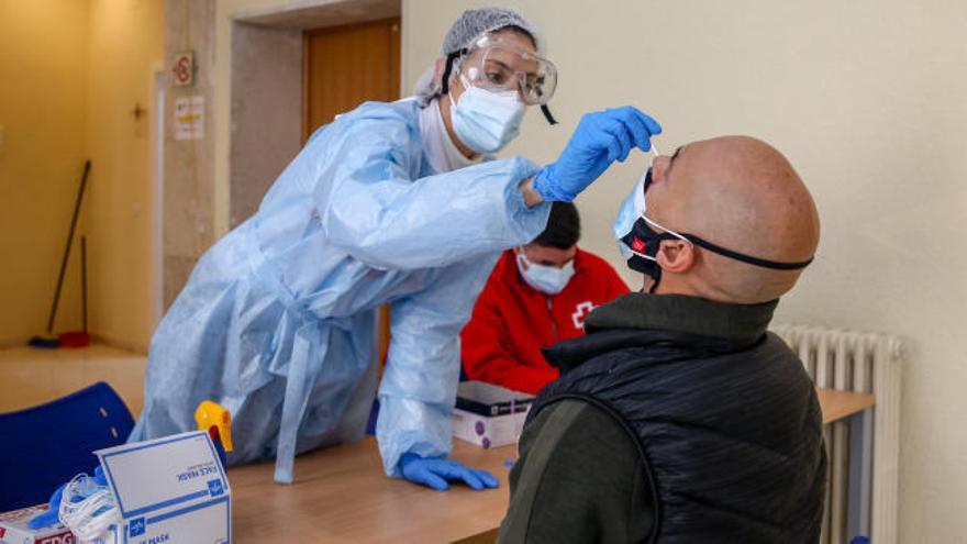 Las farmacias y las clínicas dentales de Madrid realizarán test de antígenos desde el 1 febrero