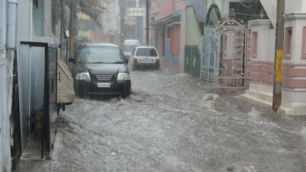 Qué hacer ante una riada o inundación, según la DGT