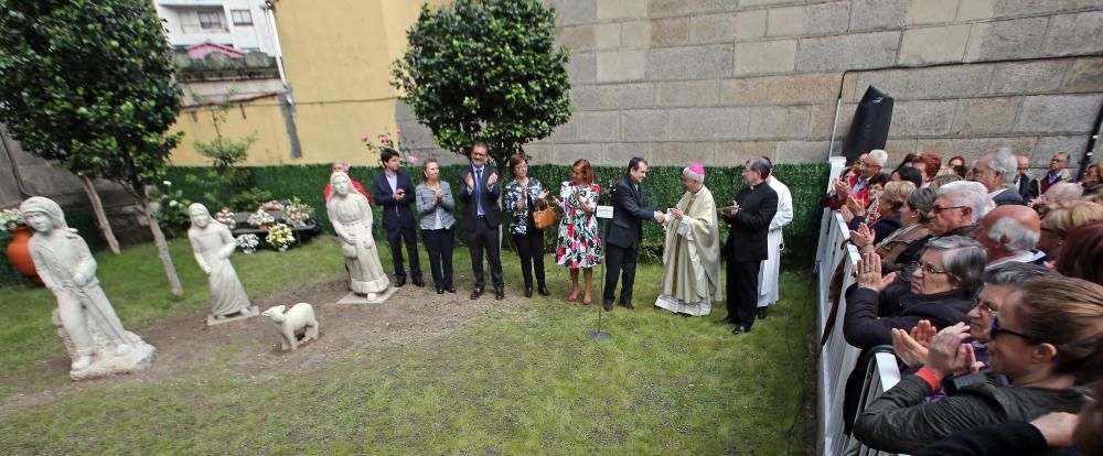 El obispo Quinteiro Fiuza bendice la escultura donada por la Diputación: "Forma ya parte de la historia de Vigo"