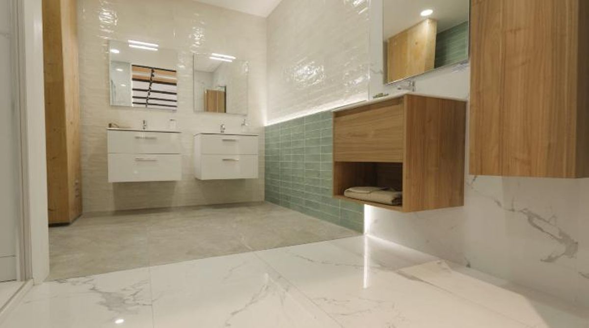 Exposición de baño en nuevo tienda Baño Barato San Miguel