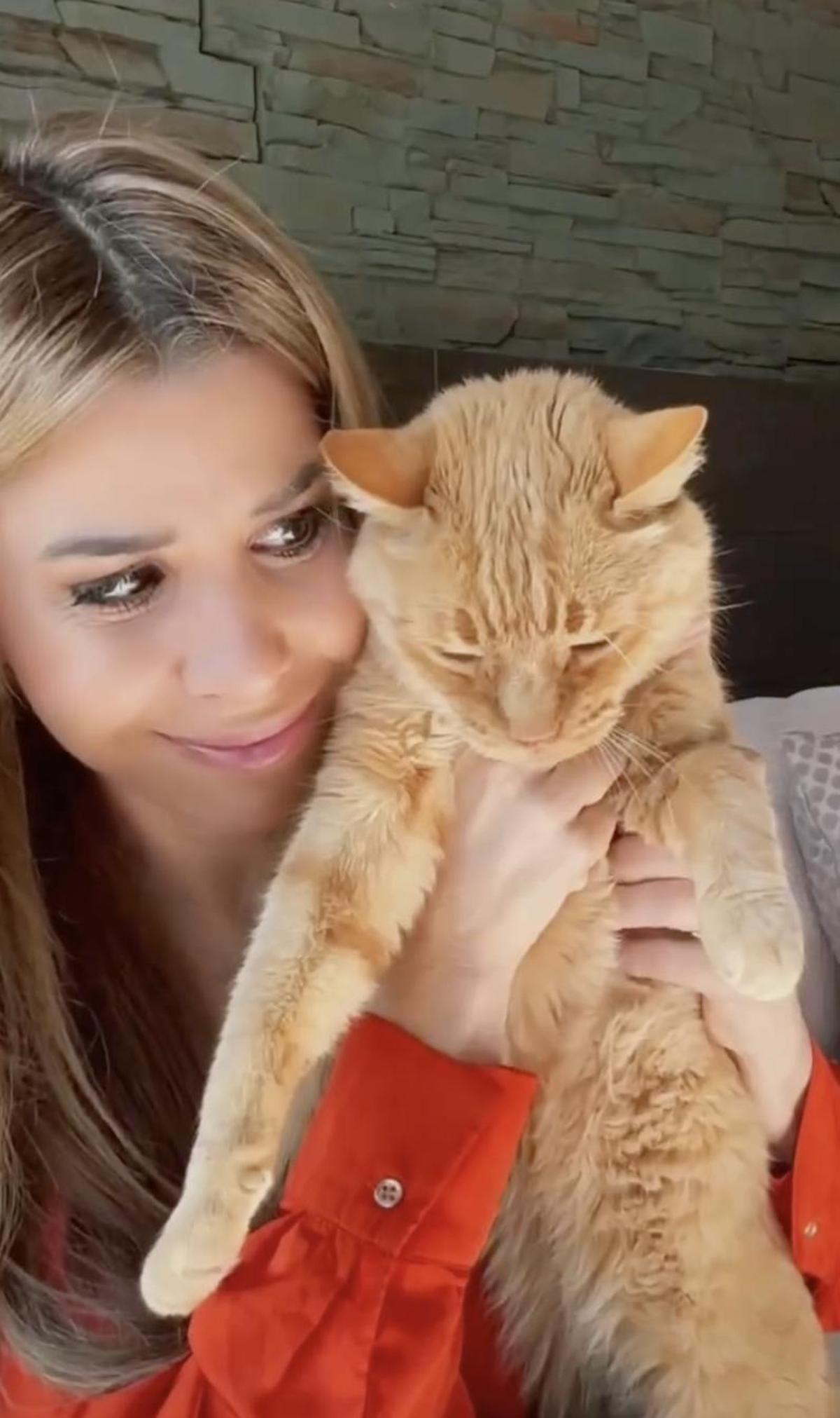 La conexión de Natalia con su gato es total