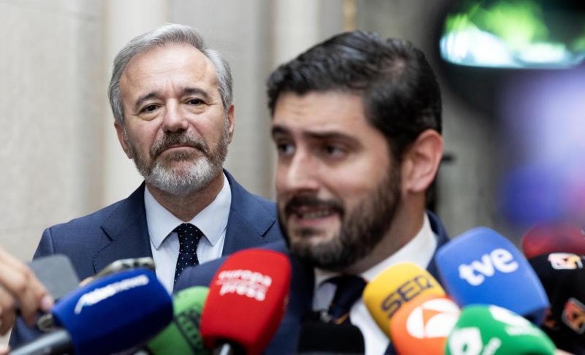 Jorge Azcón (PP) y Alejandro Nolasco (Vox), el día que firmaron su pacto de Gobierno.
