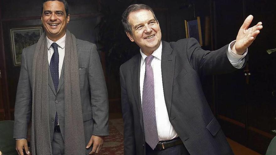 Paulo Henrique Salles con el alcalde, Abel Caballero. // R.G.