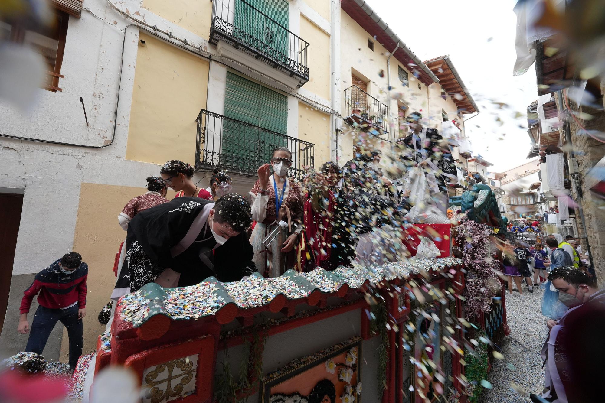 Búscate en el desfile de carrozas y disfraces de l'Anunci de Morella