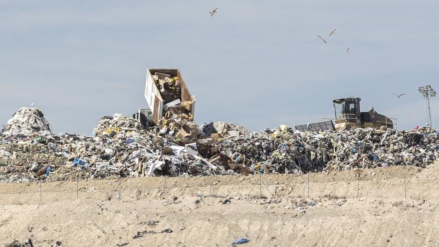 El vertedero de Alicante seguirá recibiendo basura de la Vega Baja tras ampliar su vida útil hasta 2033