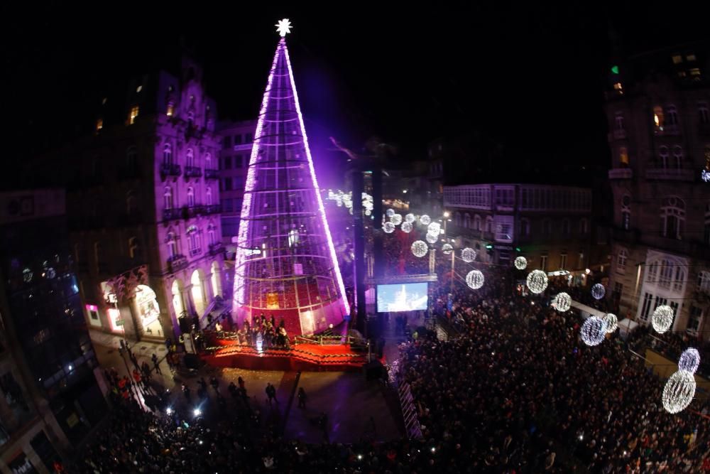La Navidad arranca en Vigo con el encendido del alumbrado // R. G. / L. V. / C. P. / J. A.