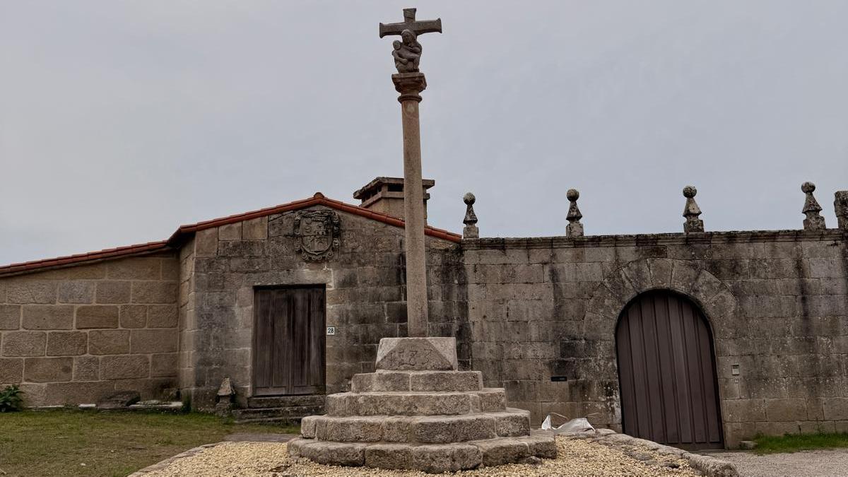 El cruceiro más antiguo de Nigrán vuelve a su sitio