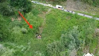 Herido un joven de 19 años tras volcar con el coche por un terraplén en la carretera de Pravia a Grado