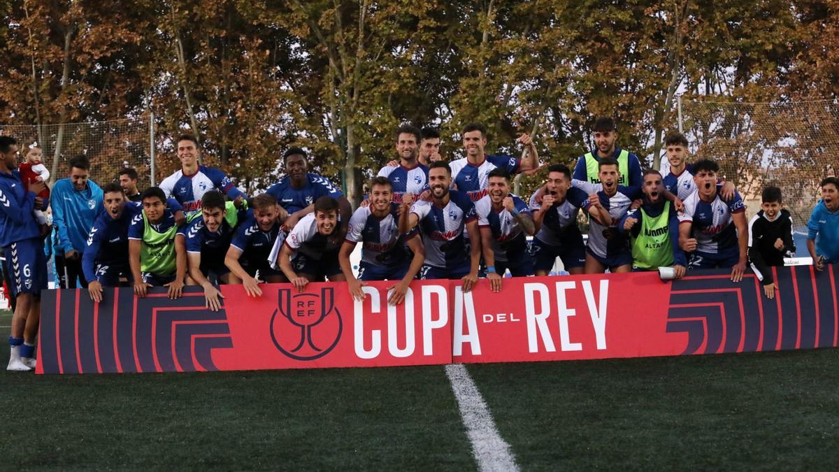 Los jugadores del Ebro celebran su clasificación.