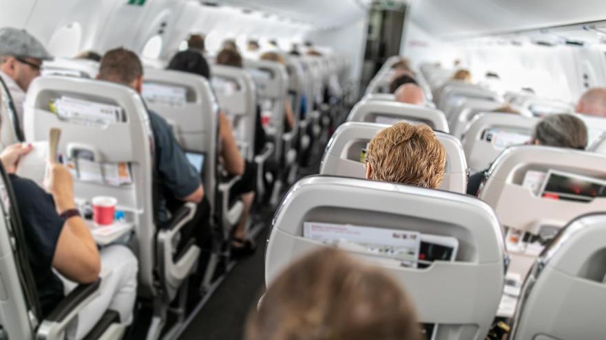 El truco del zapato en el avión: un imprescindible para tu próximo vuelo