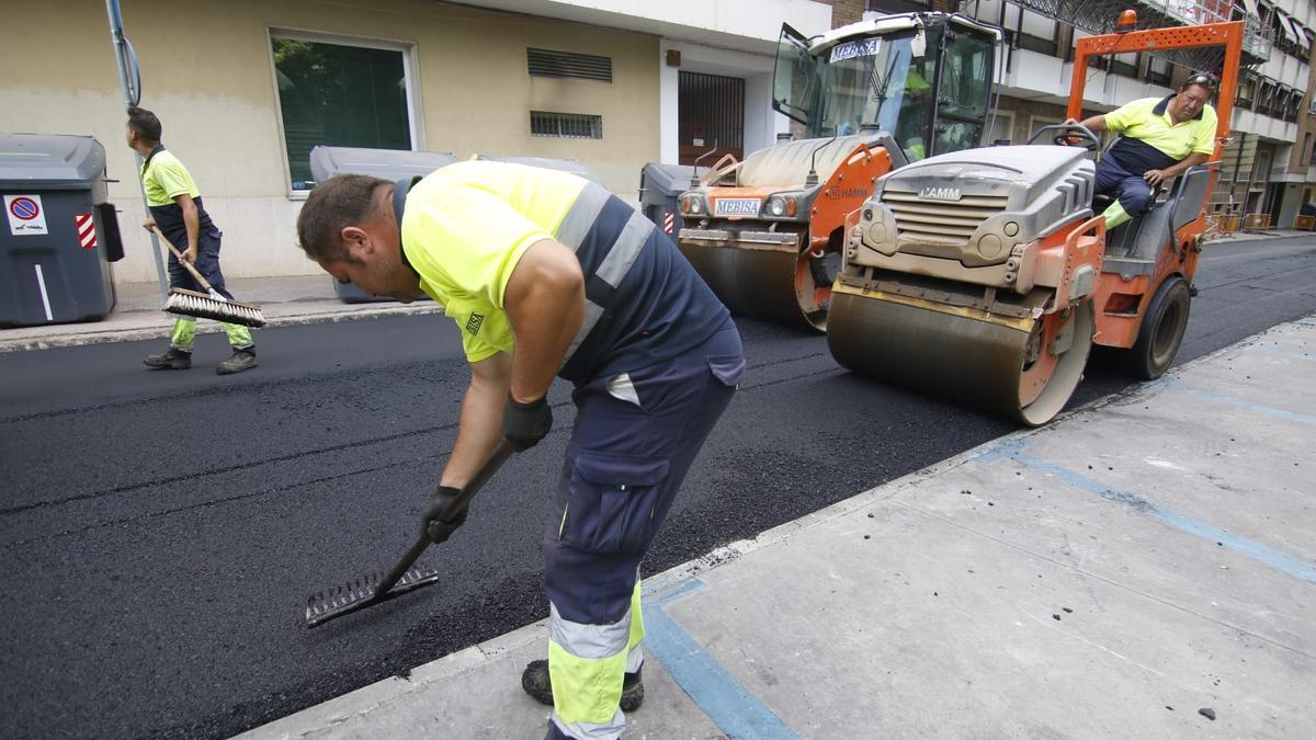 Obras que se llevan a cabo en la avenida de Vallellano.