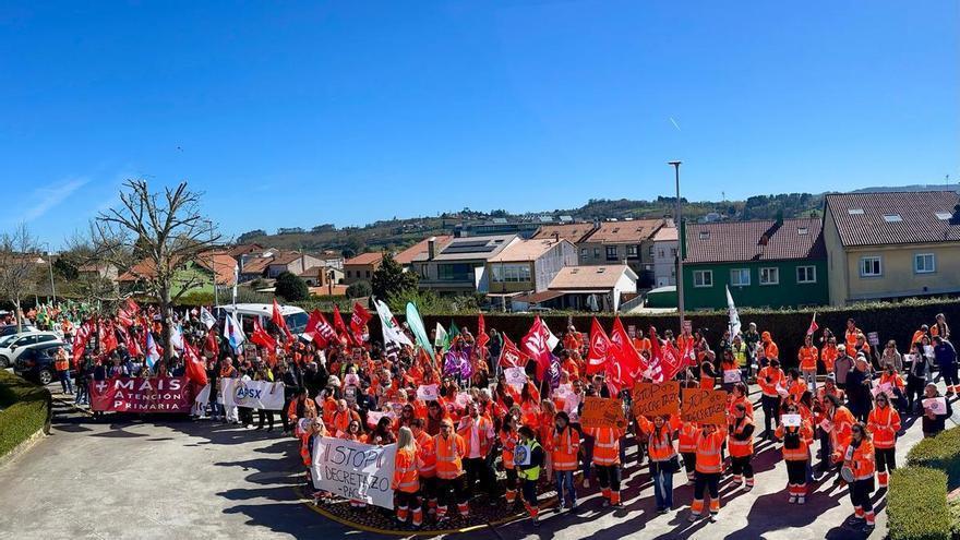 Trabajadores de los Puntos de Atención Continuada  se manifiestán en Santiago