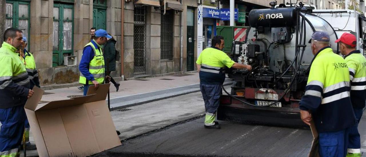 El Concello retoma los asfaltados y creación de pasos elevados en varias  calles de la ciudad - Faro de Vigo