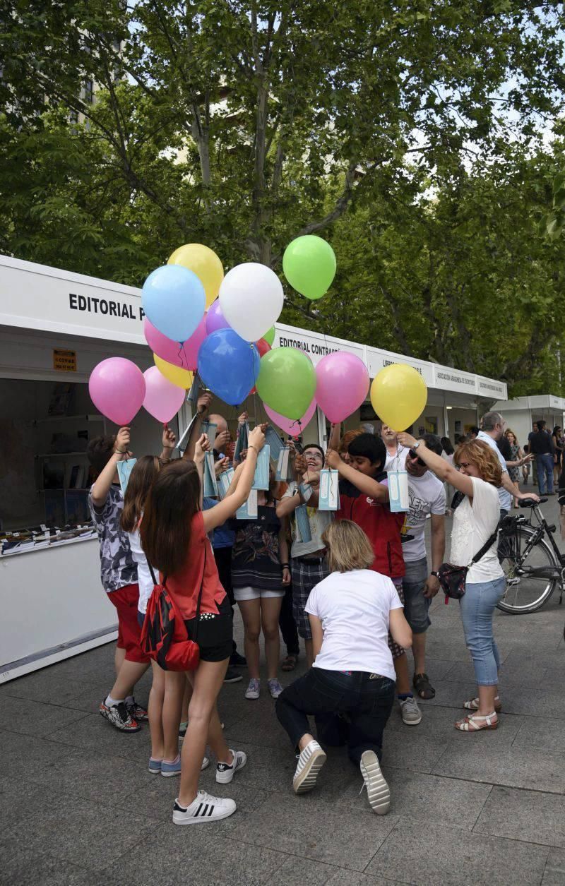 Globos para la clausura de la Feria del Libro de Zaragoza