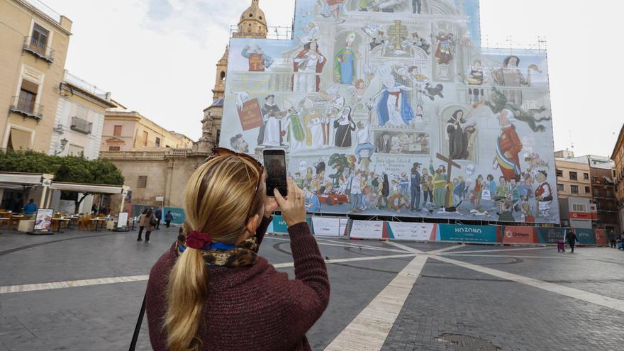 Un informe del Ayuntamiento de Murcia señala que la lona de la Catedral no se ajusta a la legalidad por llevar publicidad