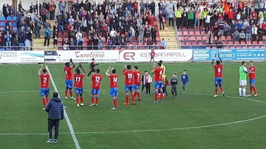 El Ejea cae ante el Cornellà (2-1) y el Teruel sale de la zona de descenso (2-0)