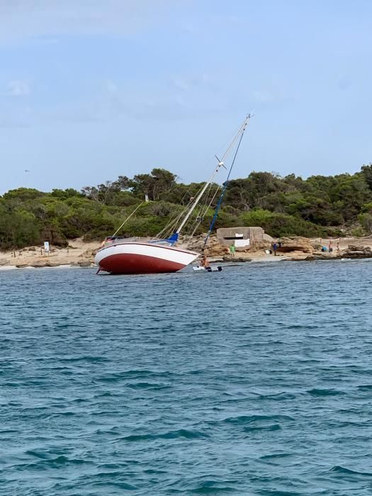 Barcos varados en la Colònia de Sant Jordi