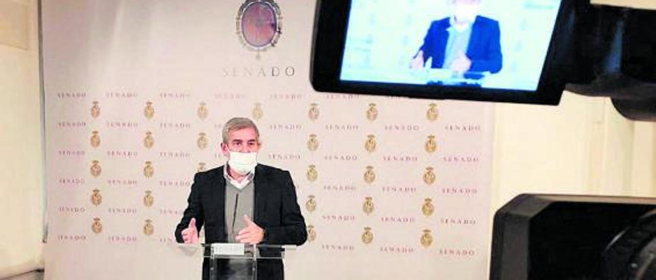 Fernando Clavijo durante la rueda de prensa en el Senado para informar de su veto a los presupuestos.