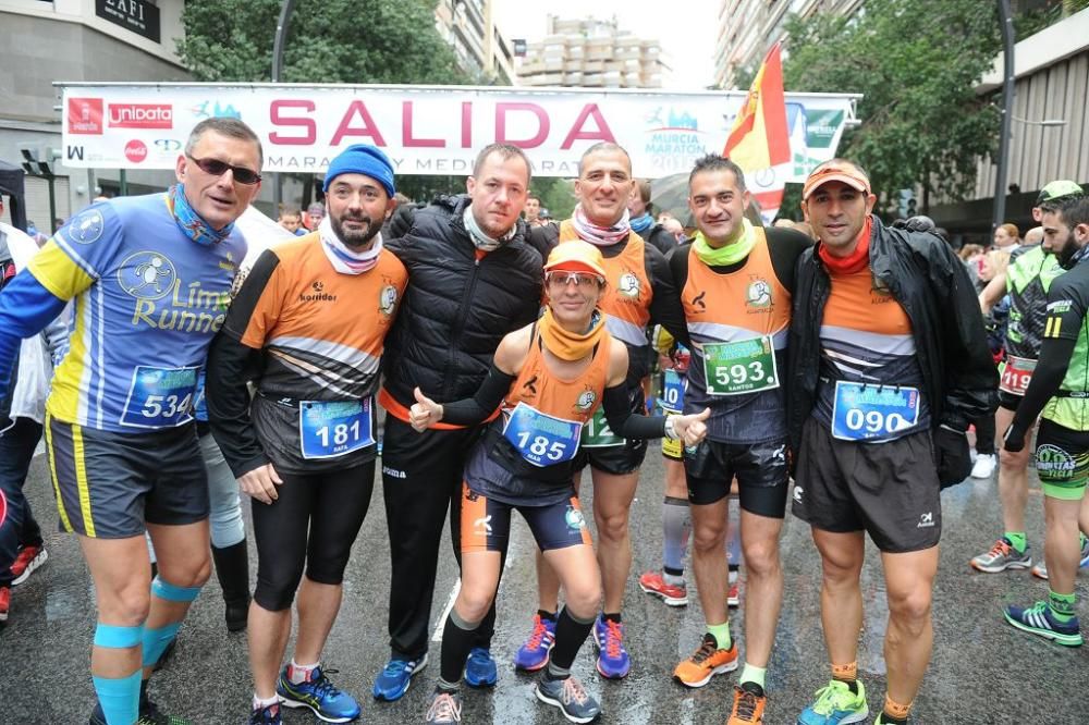 Ambiente y salida de la Maratón y Media Maratón de Murcia