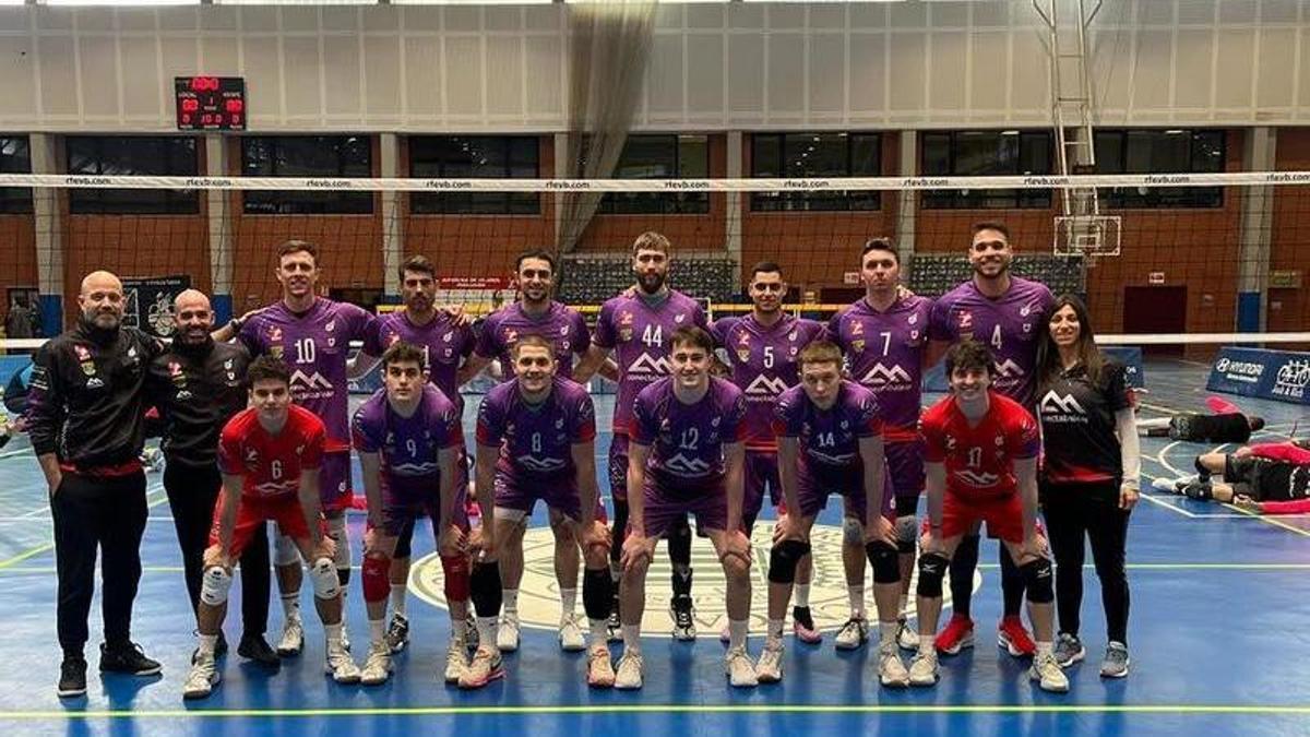El ConectaBalear Manacor posa antes del partido.