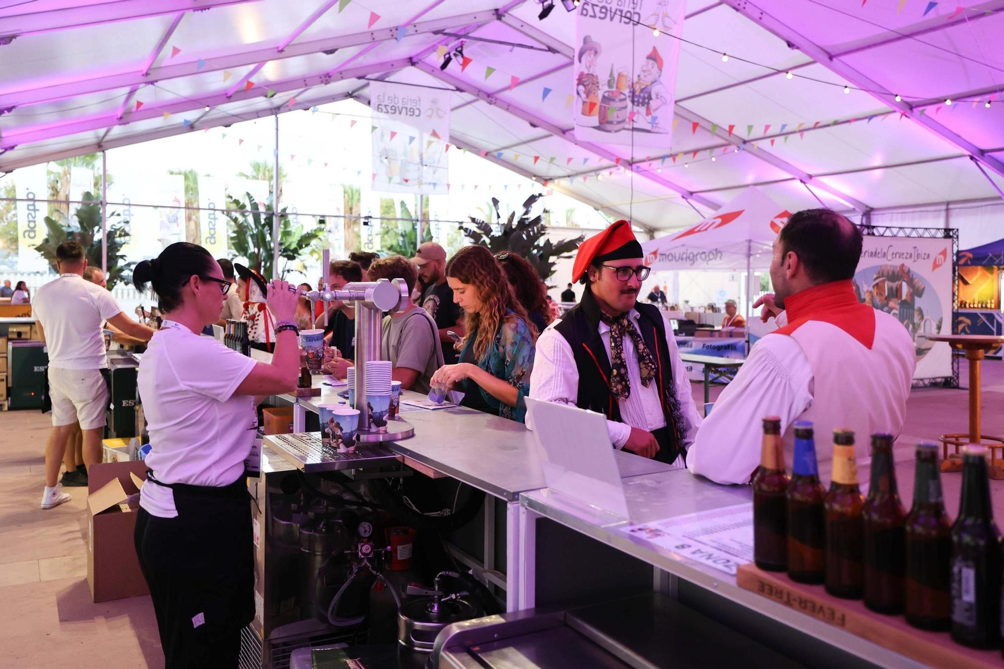 Mira todas las fotos de la Feria de la Cerveza en Ibiza