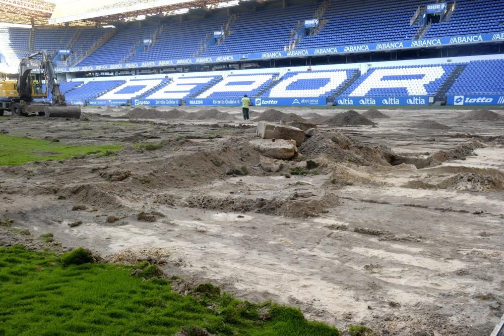 Riazor renueva su césped