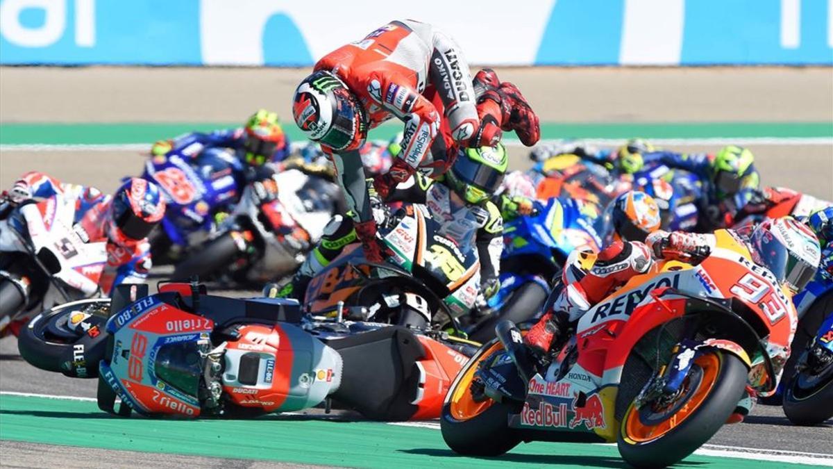 Momento del accidente de Lorenzo en Motorland