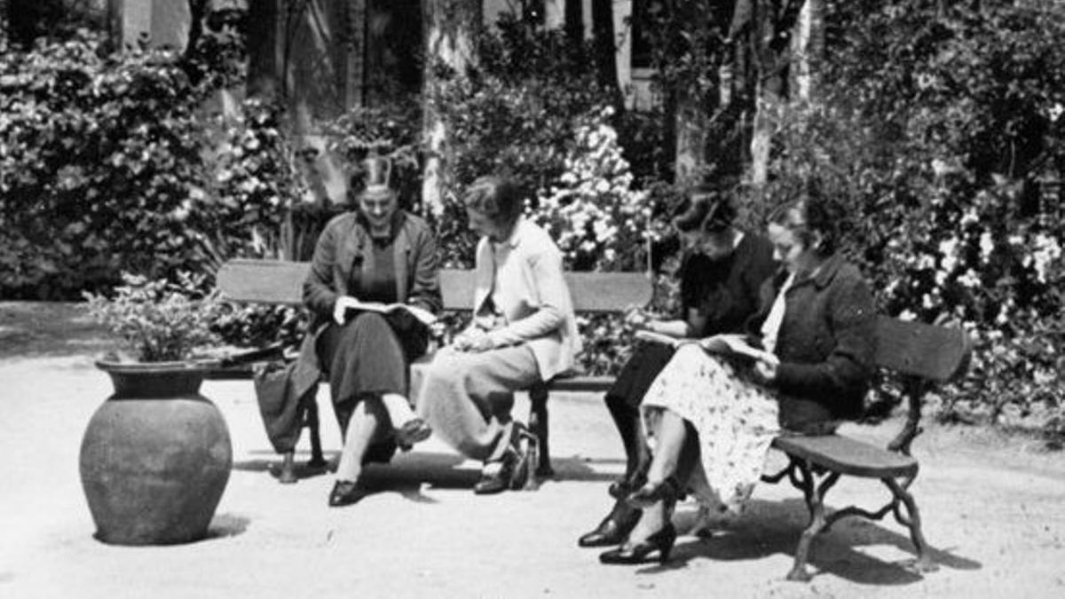 Imagen de la portada de  'Ellas. Las estudiantes de la Residencia de Señoritas'.