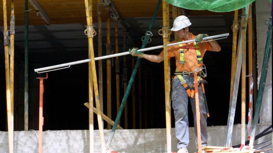 Un trabajador de la construcción en Málaga.