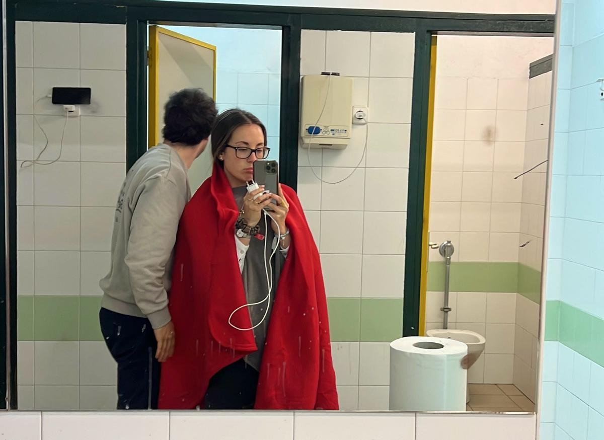 Karla y Javi en el polideportivo de Cuenca.
