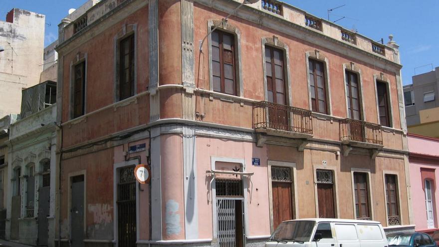 Viviendas en la calle La Rosa, esquina Señor de las Tribulaciones