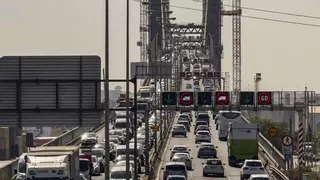 Retenciones a la salida de Sevilla por un accidente en la A-49 en Benacazón