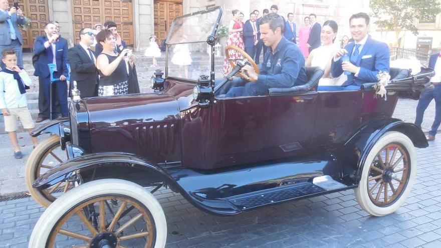 Novios de hace un siglo en Cangas de Onís